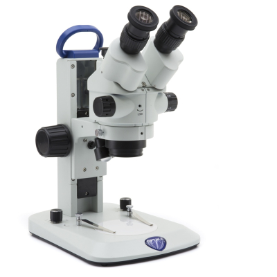 Microscopio Estereoscópico Trinocular Portátil a Baterías. Zoom Continuo de 7x-45x. Modelo SLX-3. Marca: OPTIKA